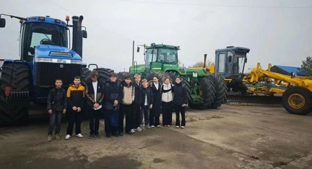 📍Кадровый центр выстраивает от молодёжи к работодателю прямой маршрут