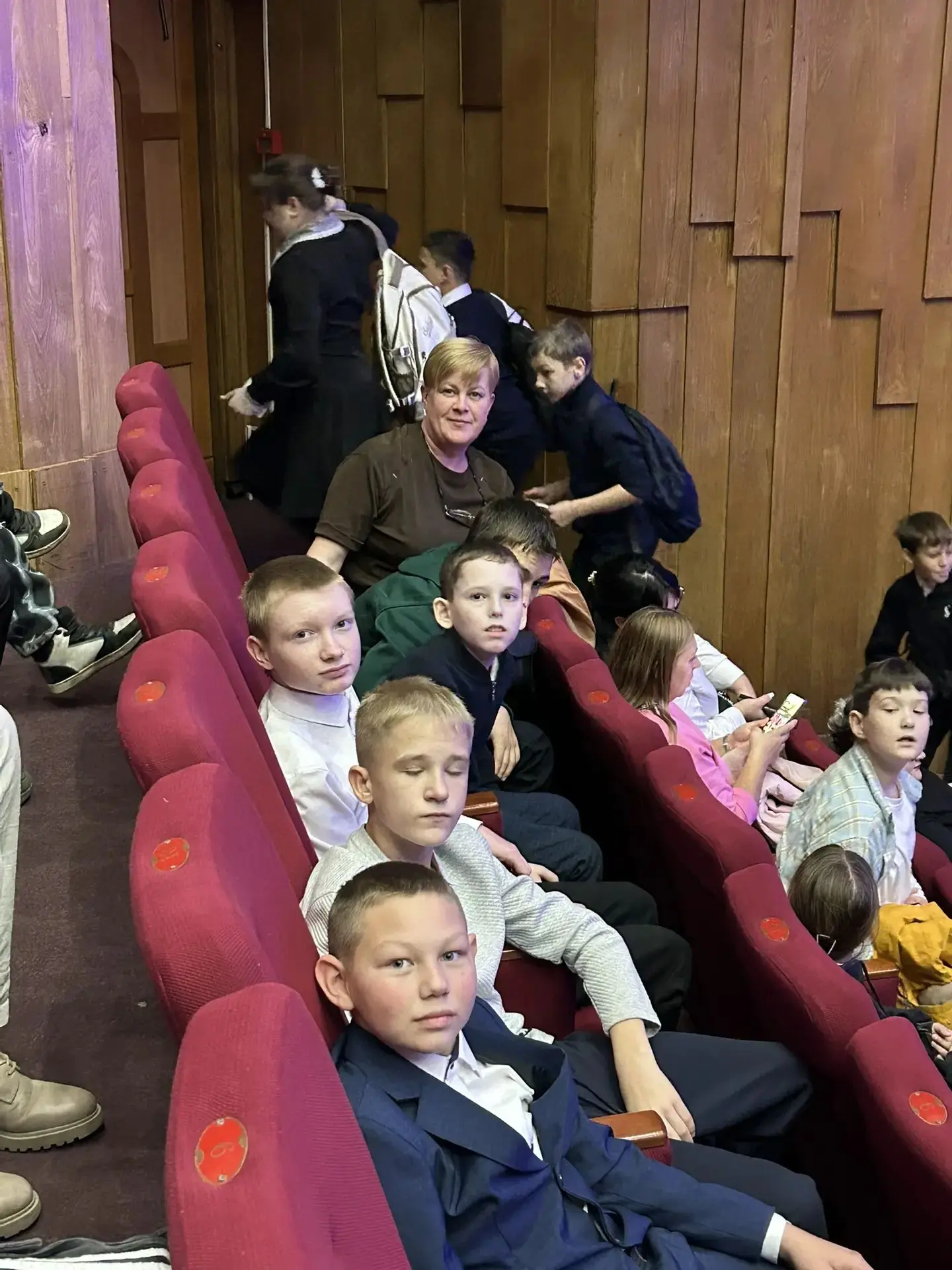 Ученики 5 и 6 классов побывали на спектакле «Незнайка» в филармонии! 👍