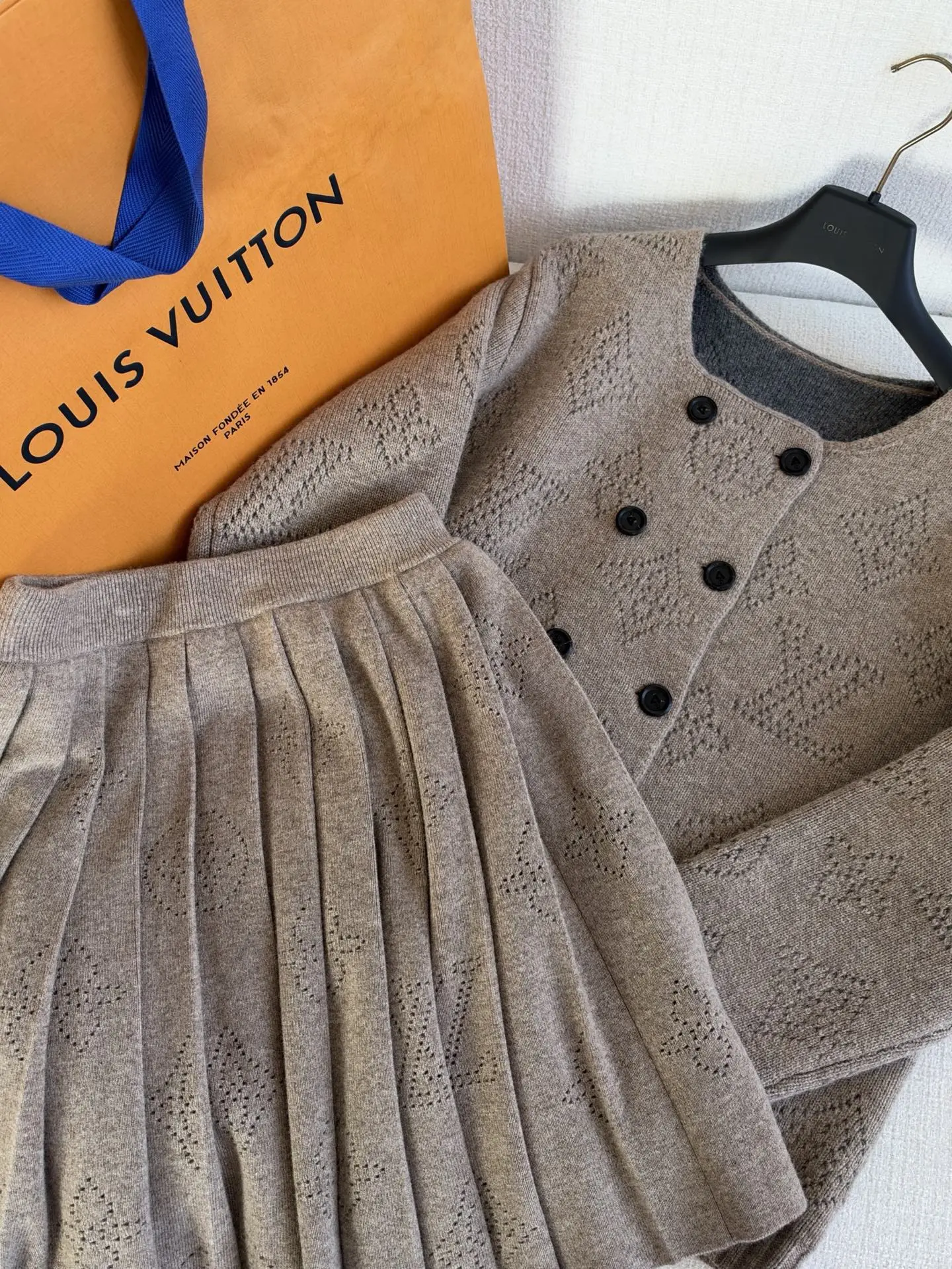 LV