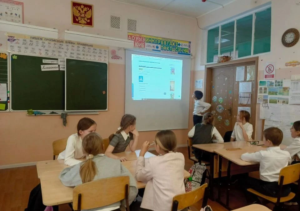 🔶Гимназисты 4Б класса активно участвуют в работе кружка «Юные инспекторы движения» 🚦....