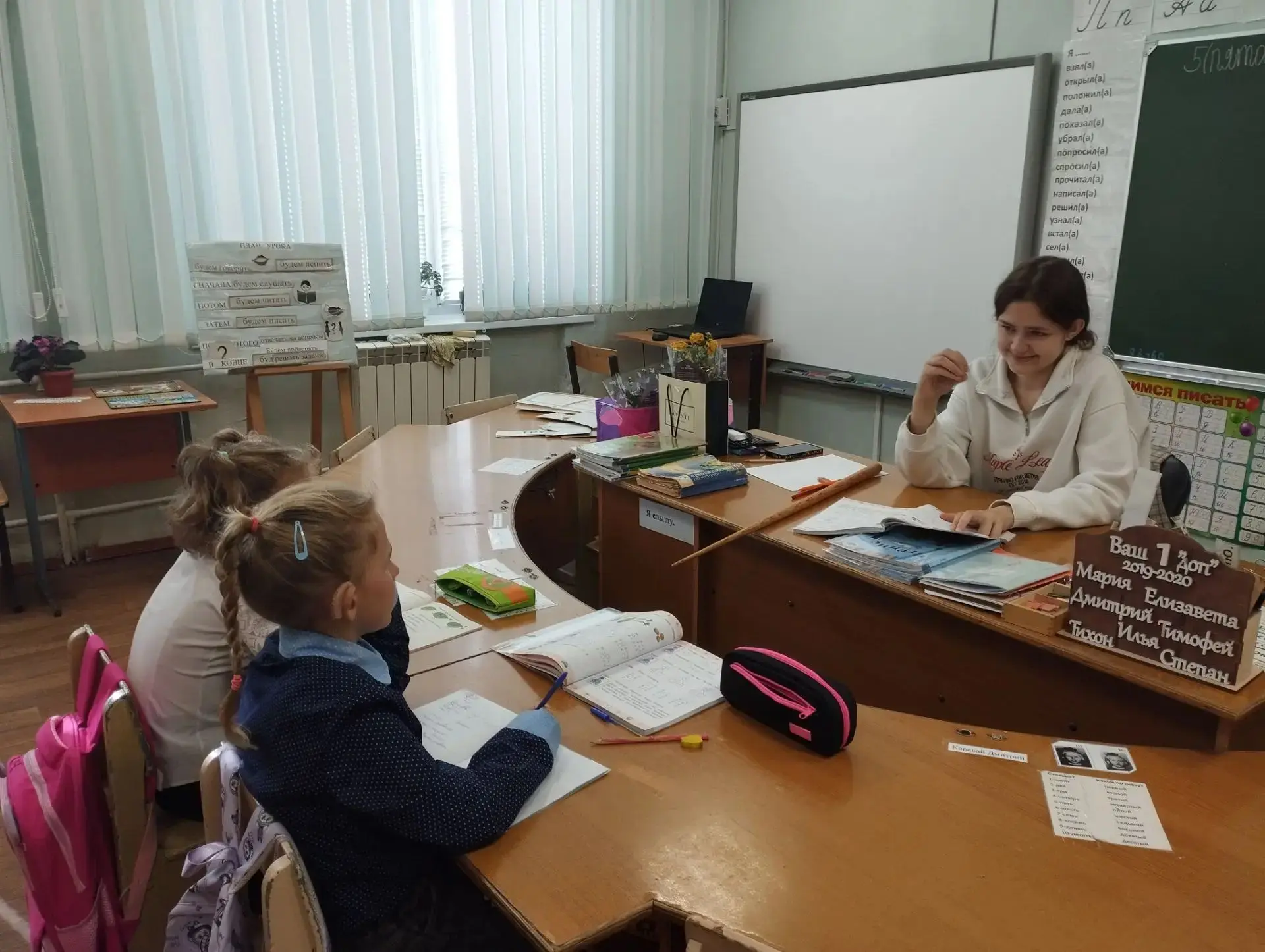 🎉Сегодня в нашей школе с самого утра царила праздничная атмосфера. В адрес педагогов з...