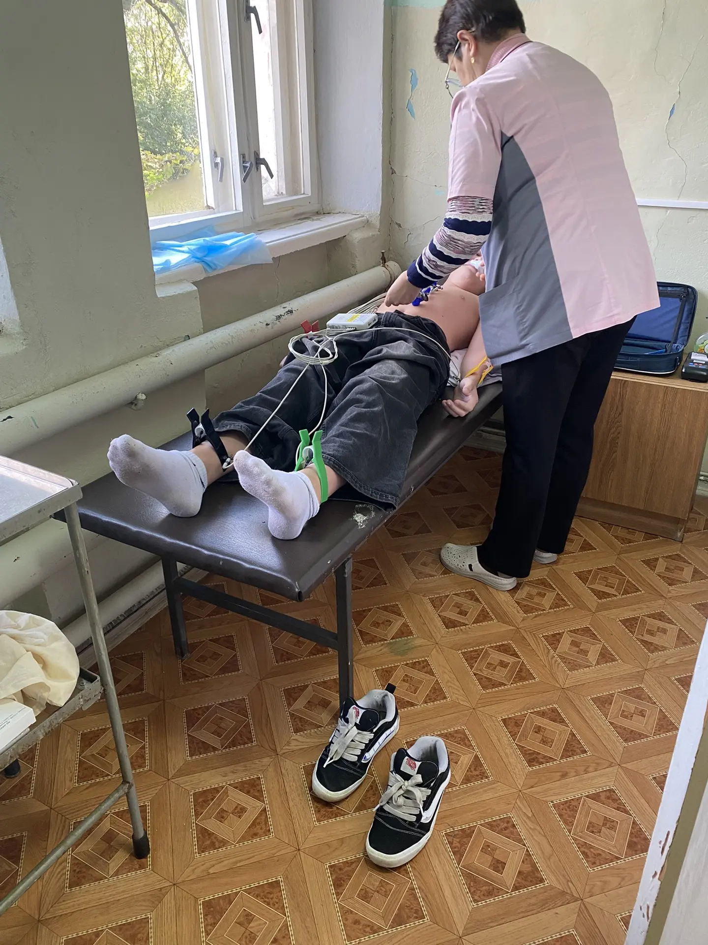Отвезла Димончика на ЭКГ. Сегодня у него с утра кололо в области сердца , напугал меня