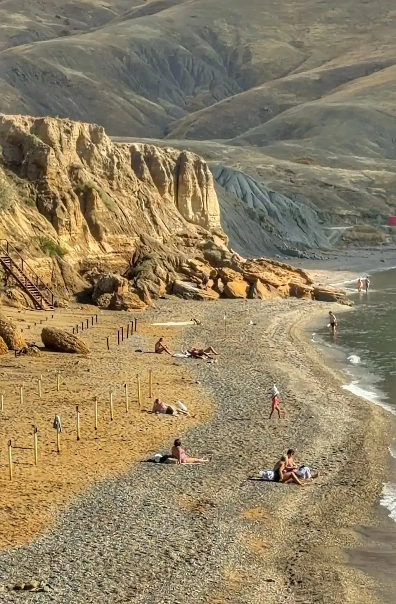 Сегодня ооочень жарко! ☀️🔥 На пляжах были замечены загорающие 😎🏖️