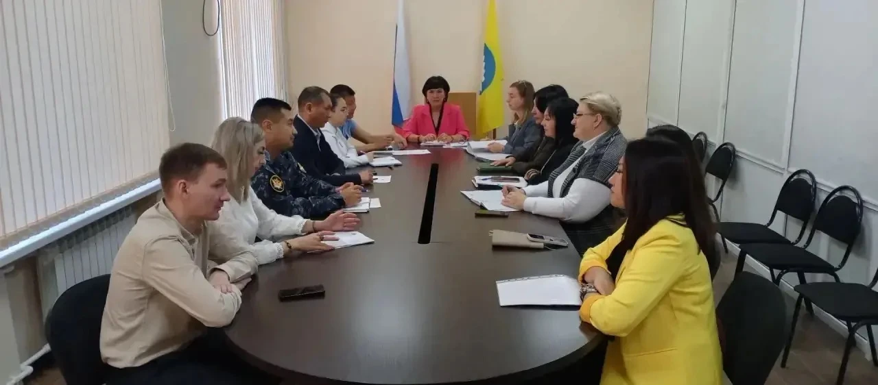 В администрации Городовиковского района состоялось очередное заседание Комиссии по дела...