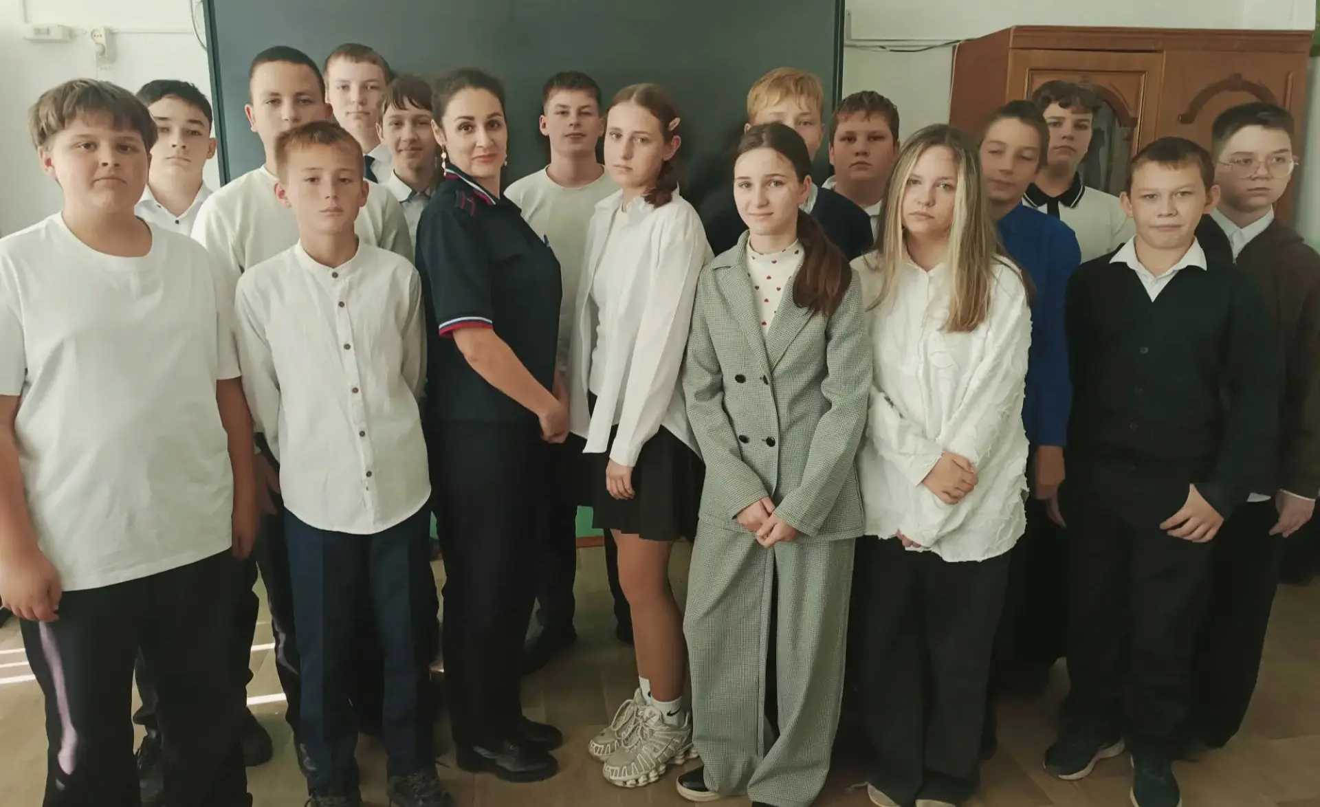 👮‍♀️16 октября в 7Б классе прошла профилактическая беседа с участием старшего инспекто...
