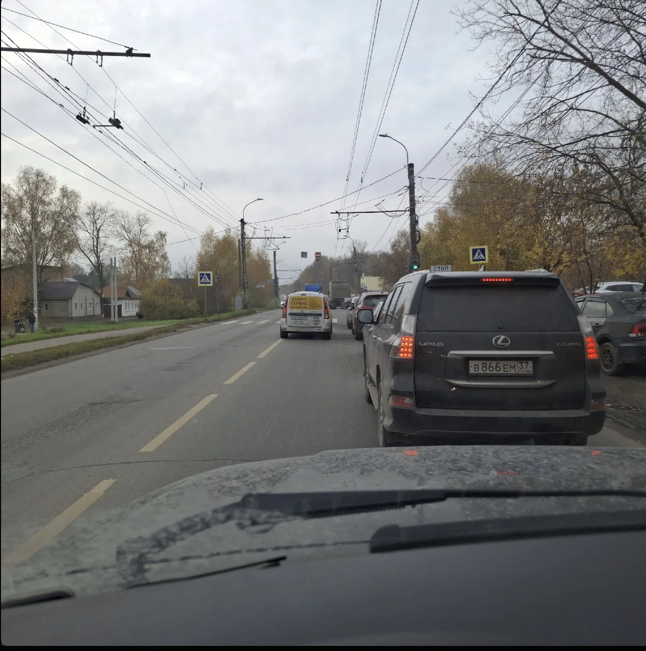 Откуда у вас такая любовь из одной полосы делать две? Причём все ехали прямо, в чем про...