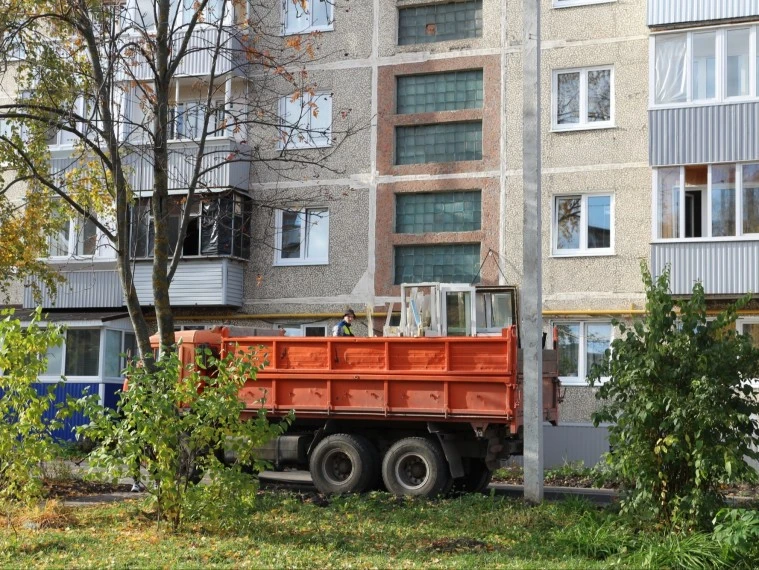 В  домах Ульяновска, пострадавших от атаки беспилотников, заменили 320 окон
