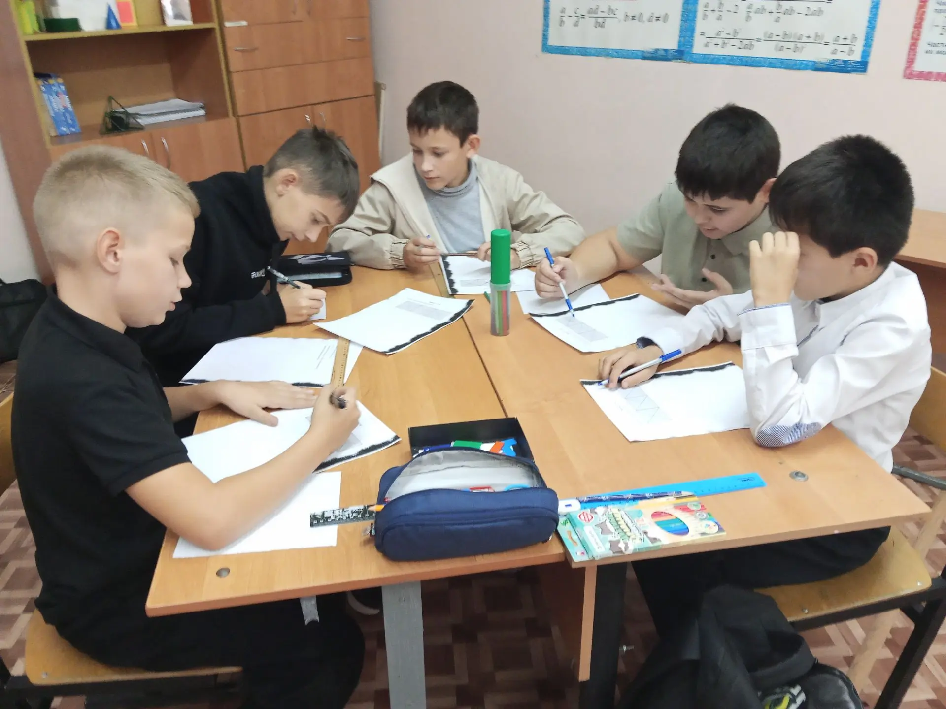 7 октября команды учащихся 5 и 6 классов приняли участие в региональном конкурсе по реш...