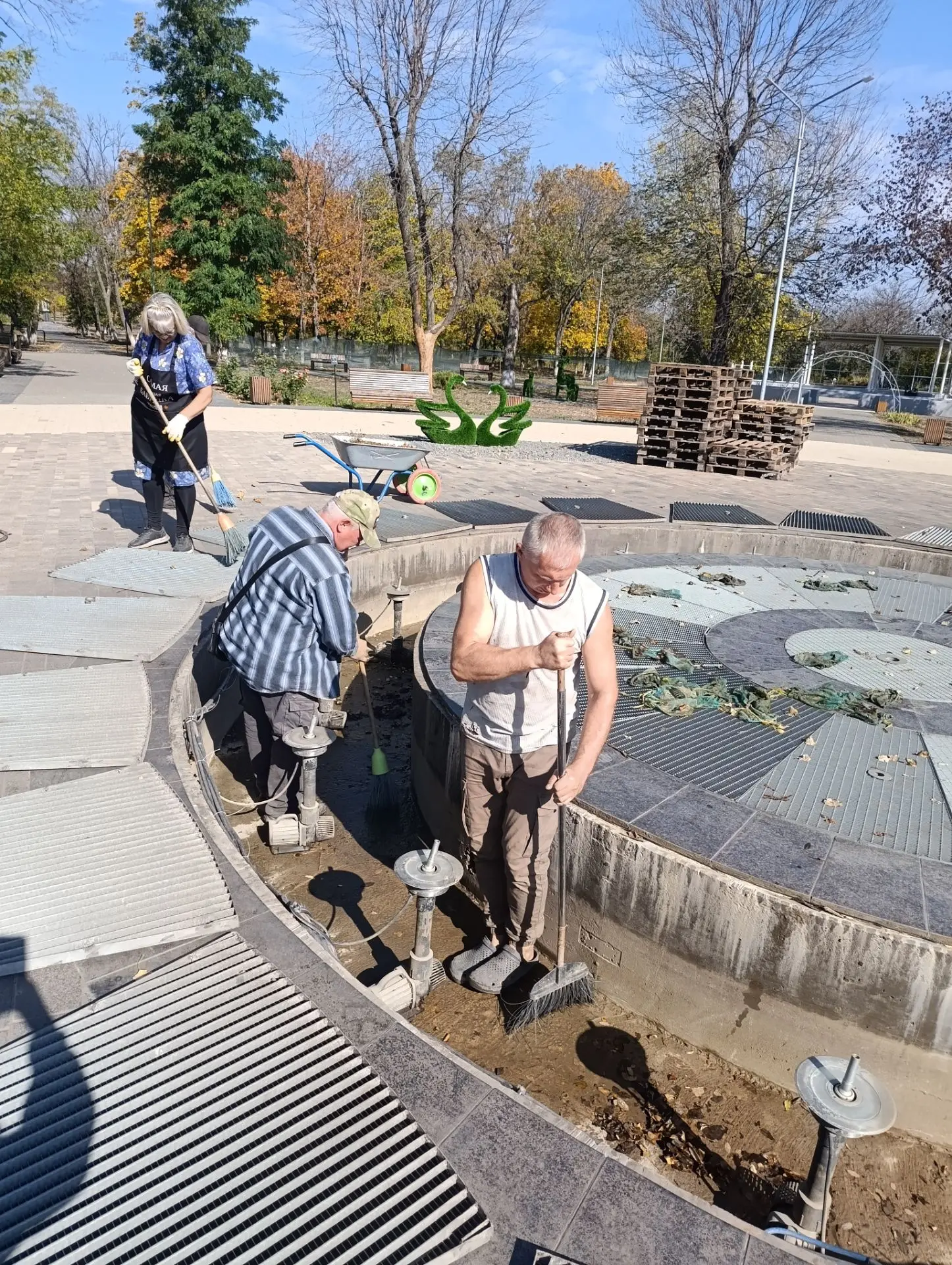 🍂 Осень постепенно вступает в свои права, и в парке культуры и отдыха им. «Молодой гва...