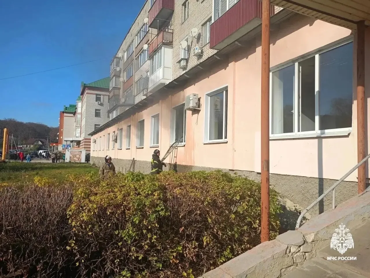 🚒 В Моршанске из горящей стоматологической поликлиники эвакуировали 68 человек