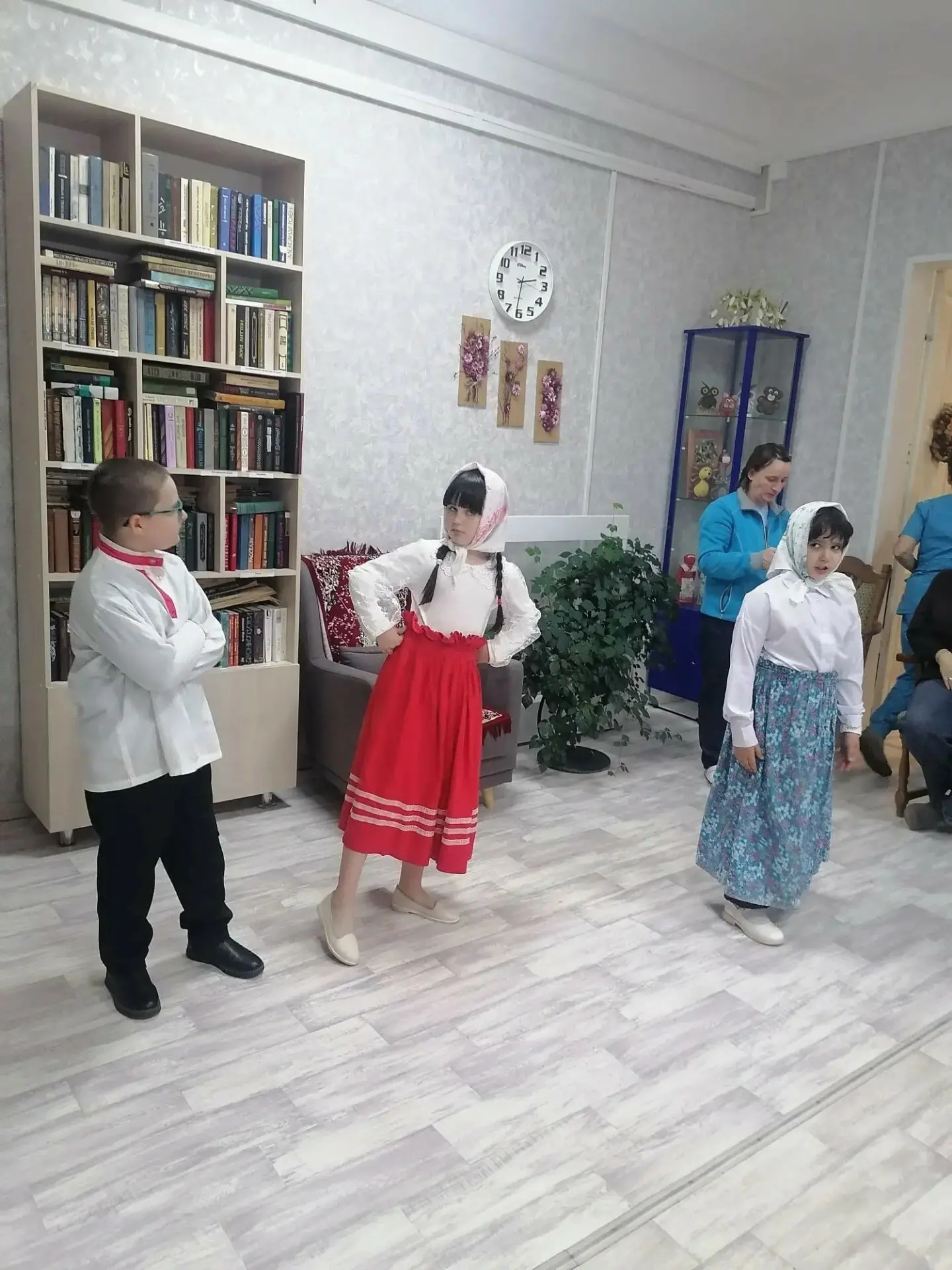 В последние тёплые дни, украшенные золотом падающих листьев, так хочется, чтобы в душе ...