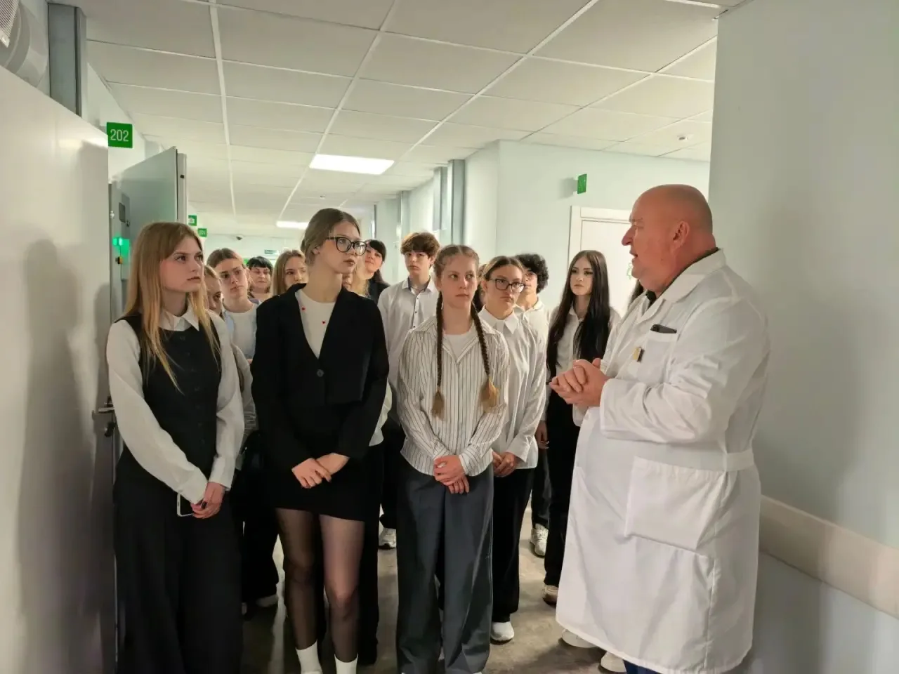 🏥 В рамках Всероссийской недели профориентации новгородские школьники побывали в Новго...