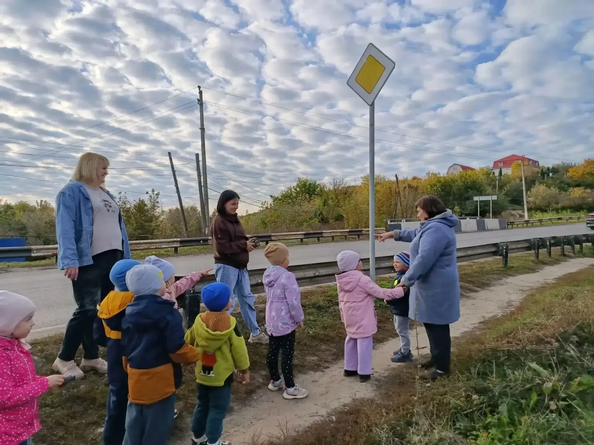 Правила дорожного движения. Воспитанники старшей-подготовительной группы  детского сада...