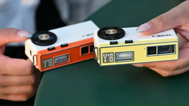 Пока камеры и смартфоны соревнуются в детализации снимков, Yashica предлагает немного н...
