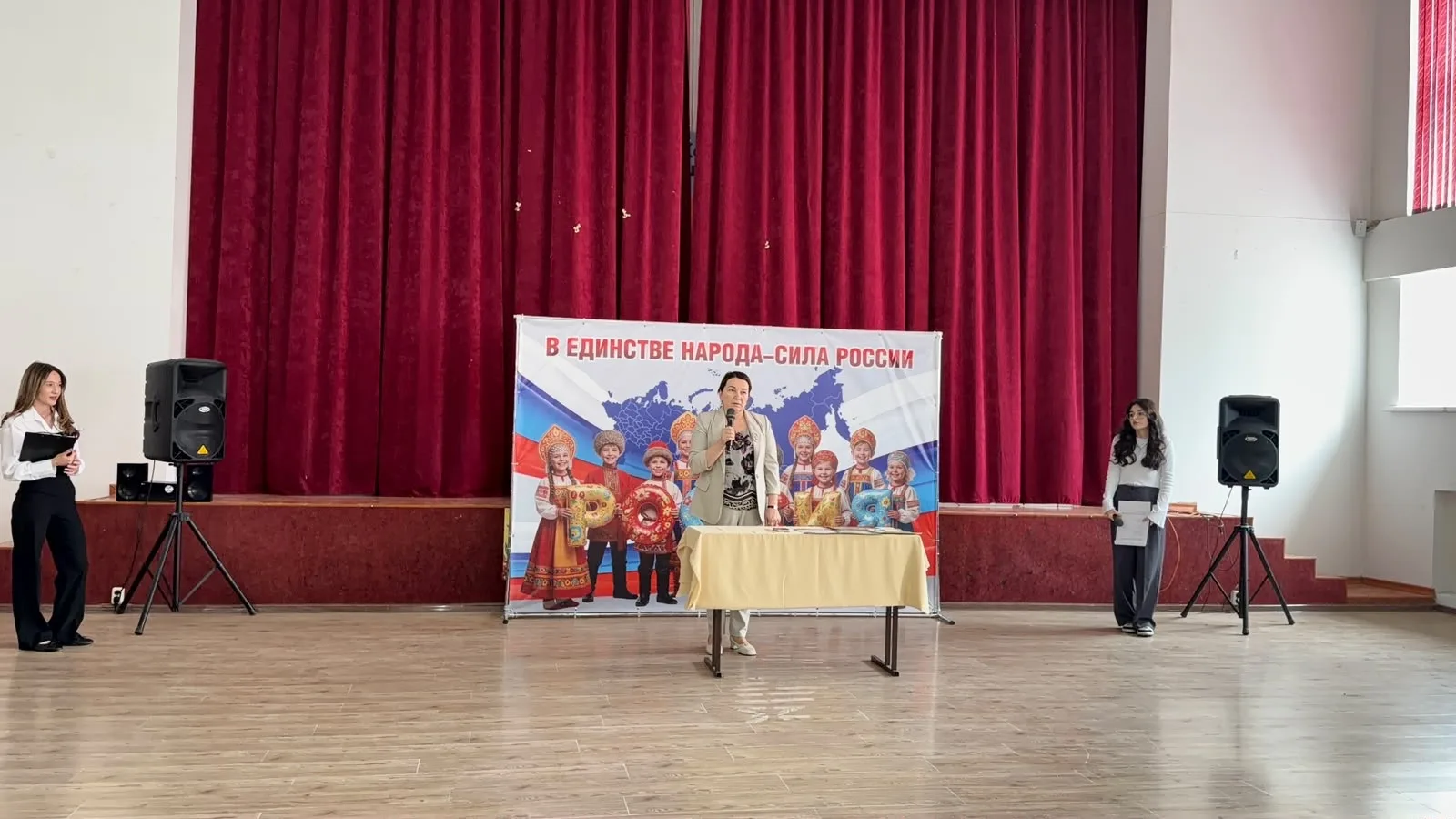 В рамках месячника по профилактике терроризма и экстремизма в ОУ провели линейку по зак...