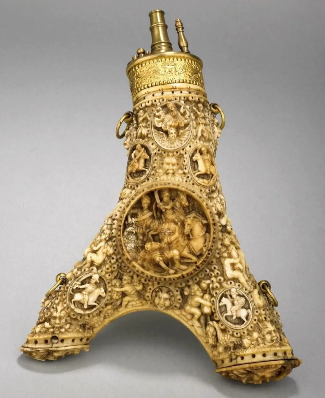 Пороховница (пороховой рожок) из рога лося, северная Европа, ок. 1530-1555 годы