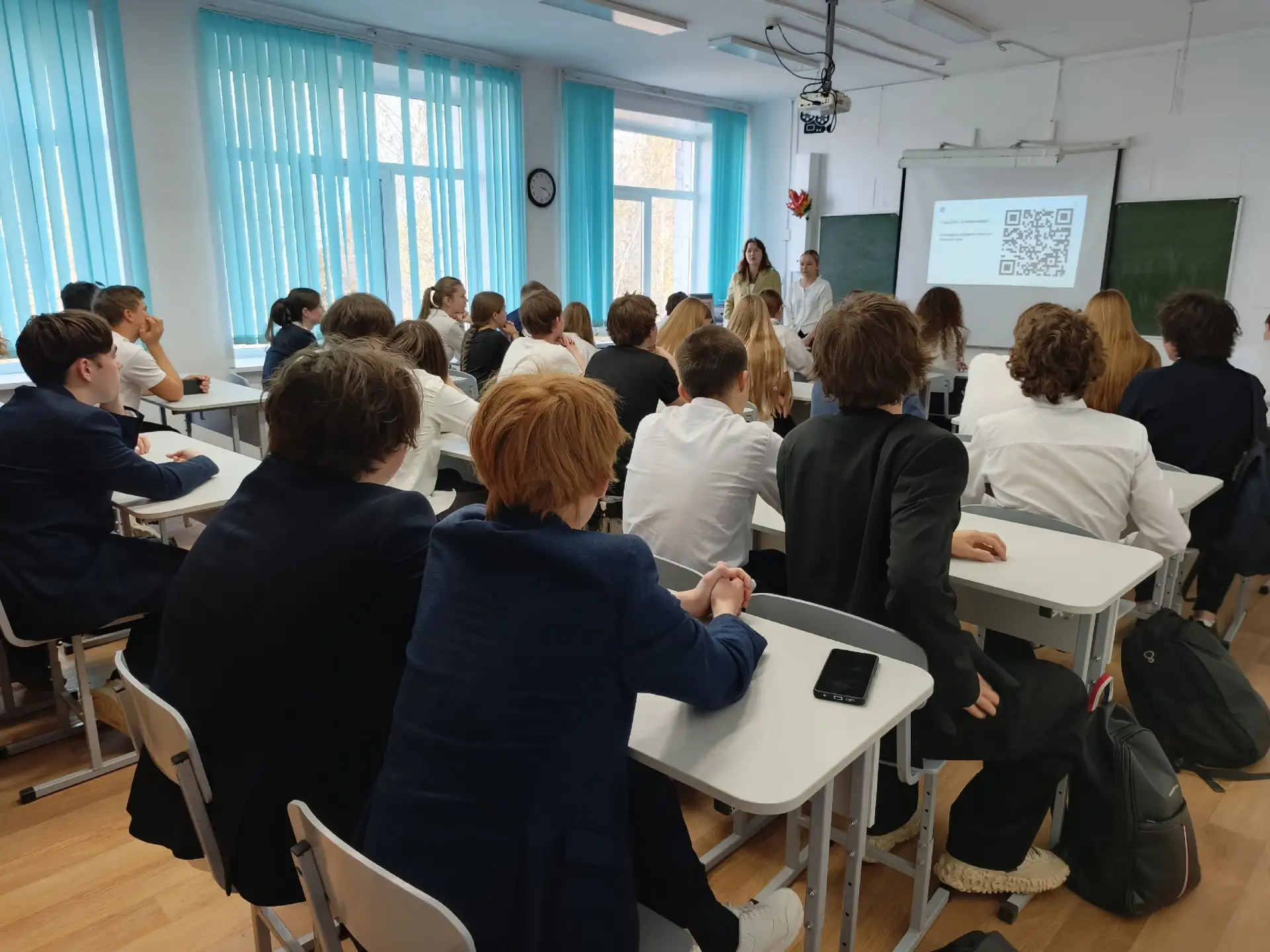 В рамках Всероссийской профориентационной недели 9 октября студенты НИУ ВШЭ Пермь Долди...