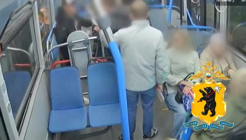 📌Полиция установила личность пассажира автобуса, доставшего нож во время конфликта с н...