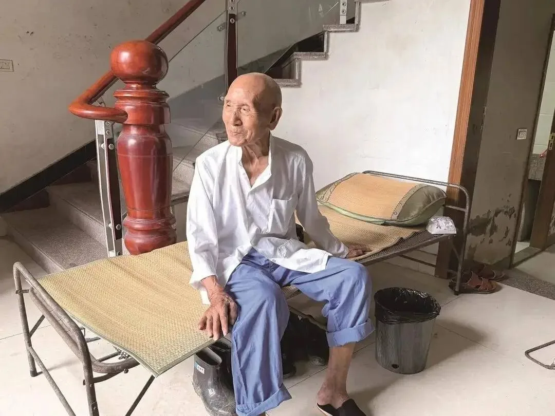 Кола — секрет долголетия 101-летнего деда из Китая: он признался, что обожает газировку...