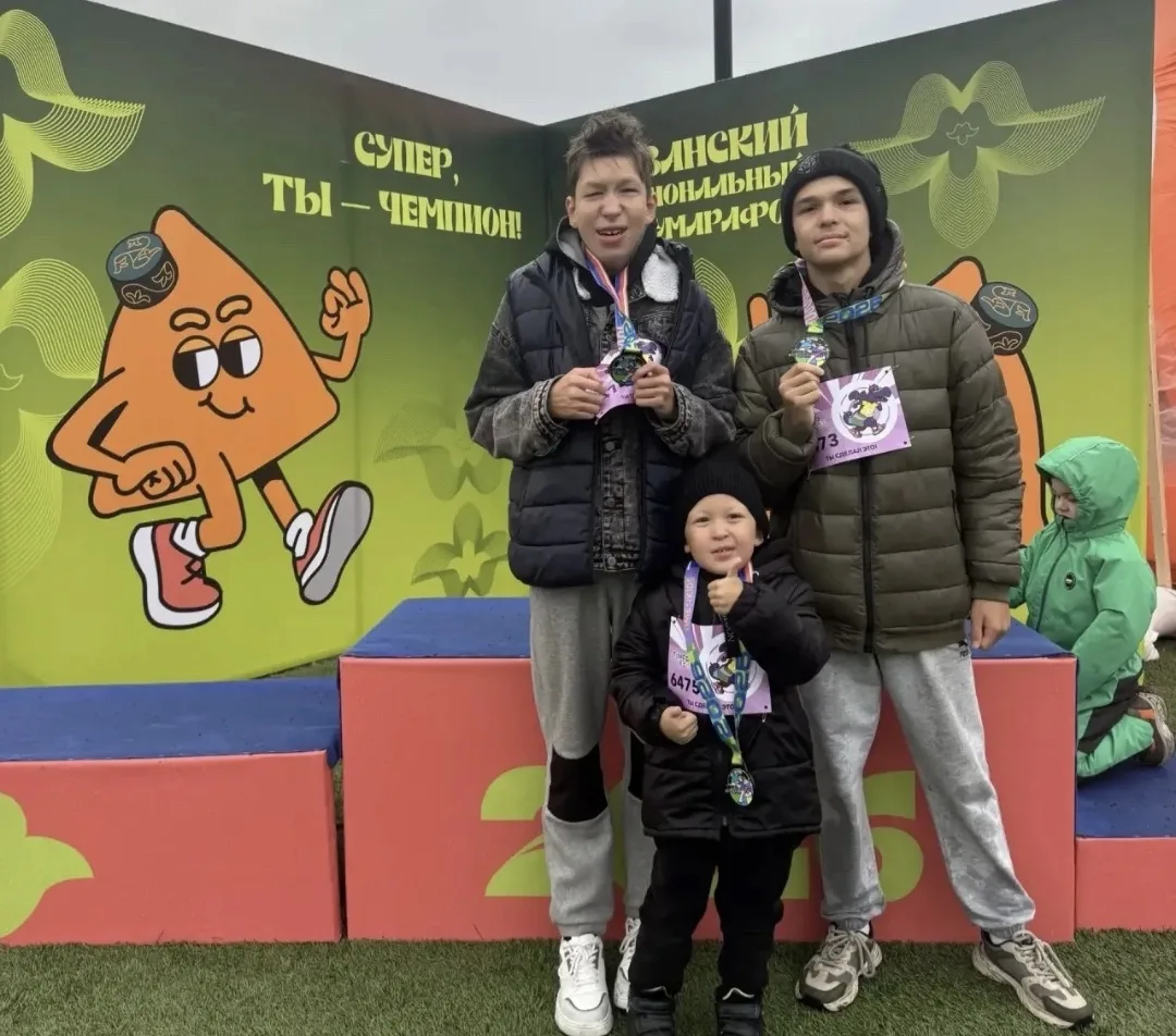 💫Обучающийся нашей школы Хуснуллин Булат со своими братьями пробежал 600 метров на Каз...