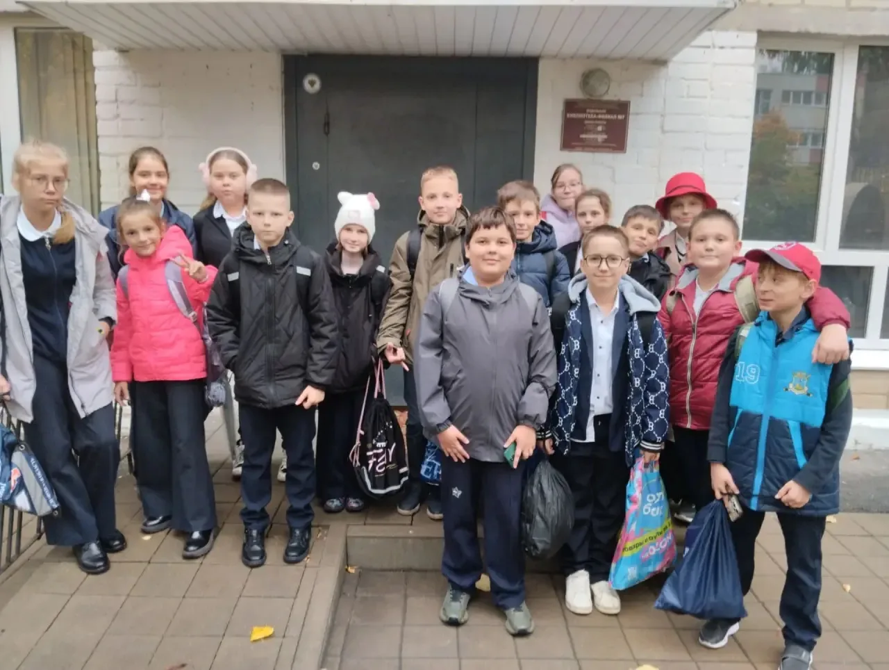 ✨ В честь празднования Дня флага Белгородской области ученики 4 «В» класса посетили биб...