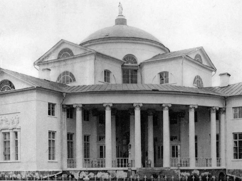 🏛 Снимок советского времени запечатлел усадьбу в Люблино