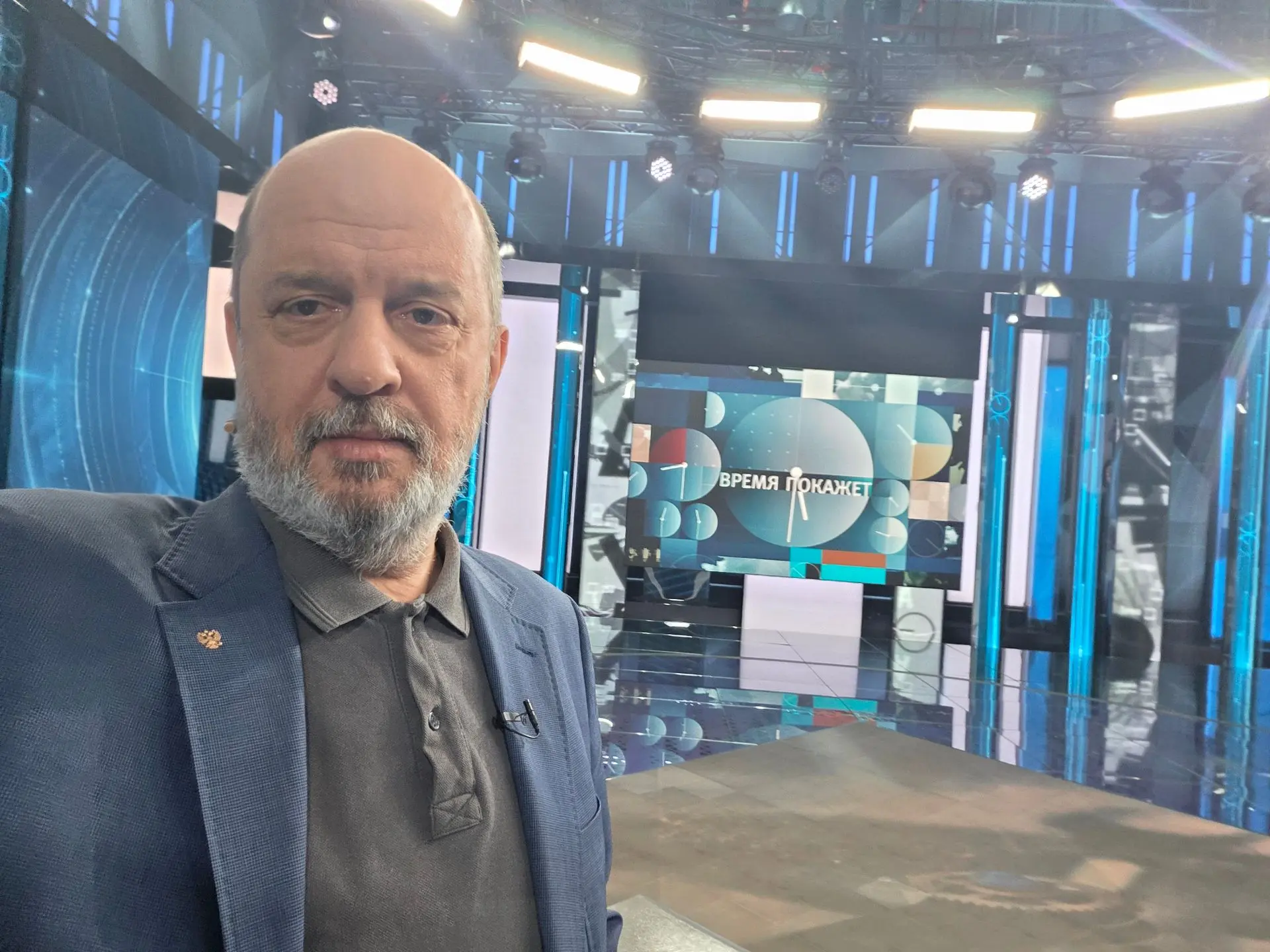 На первом канале в гостях у Кузичева успокаиваю население. ИИ будет добр к нам :))