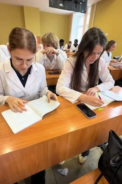👏 В КГМУ незаконно отчислили трёх студенток — прокуратура добилась их восстановления