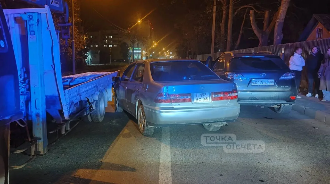 ❗️Врезался в Lexus, бросил машину и сбежал: в Южно-Сахалинске ищут очевидцев ДТП