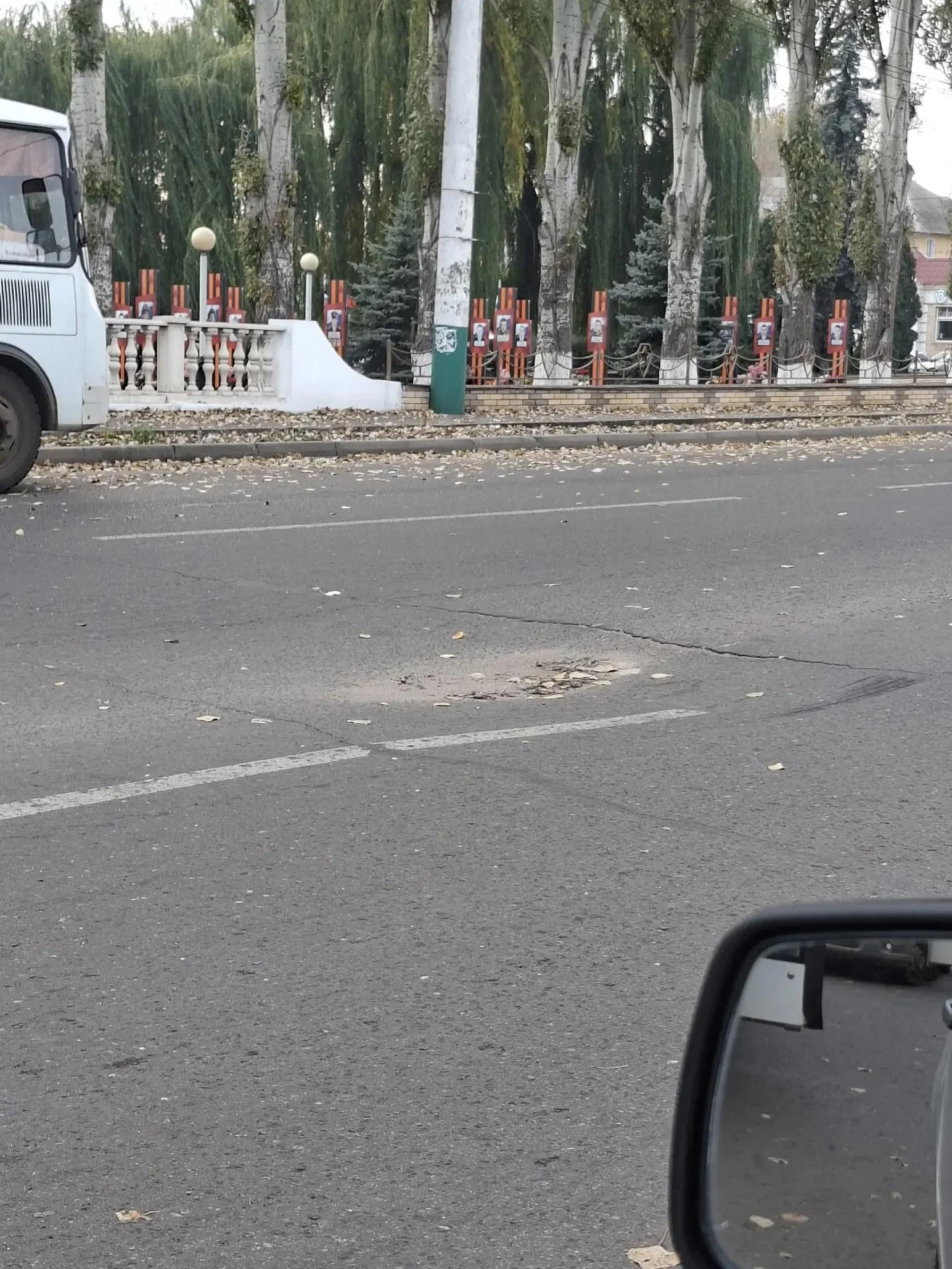 Опять зимы ждем, когда провалиться асфальт, прорвет трубы в этом месте, у людей которые...