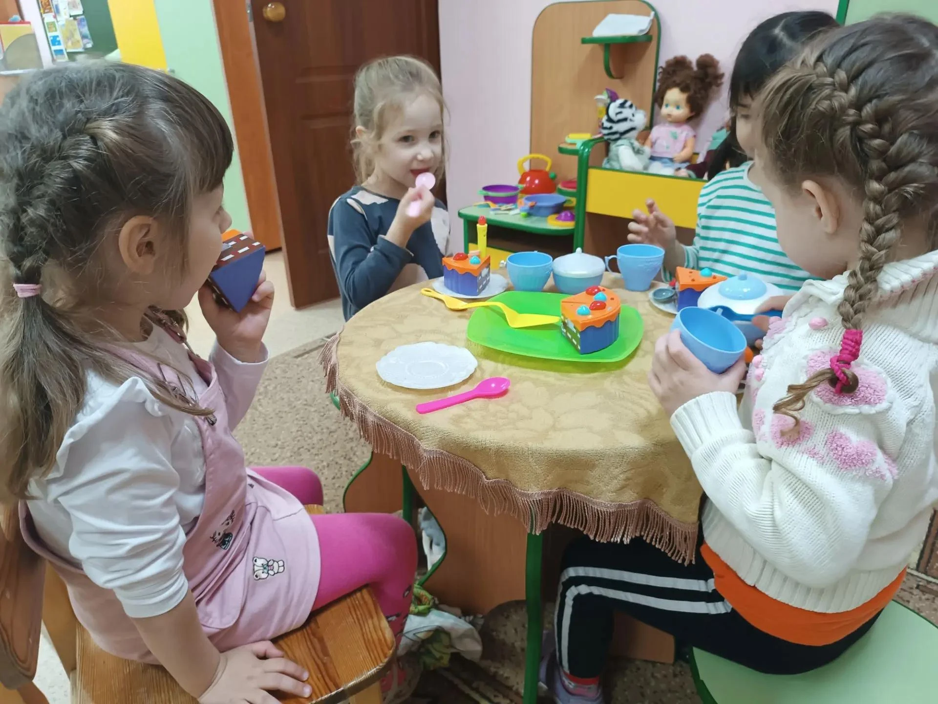 Игра - это то, ради чего ребенок идёт в детский сад. Воспитанники группы «Божья коровка...