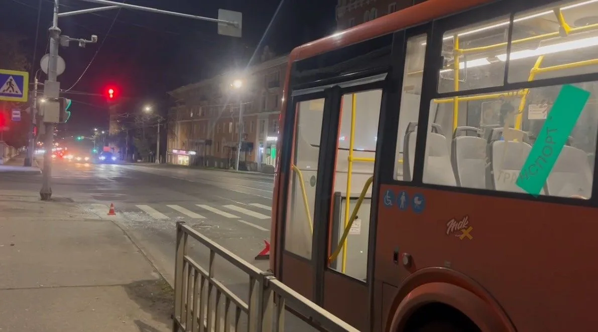 🚌 В Нижнем стекло автобуса осыпалось прямо на пенсионерку