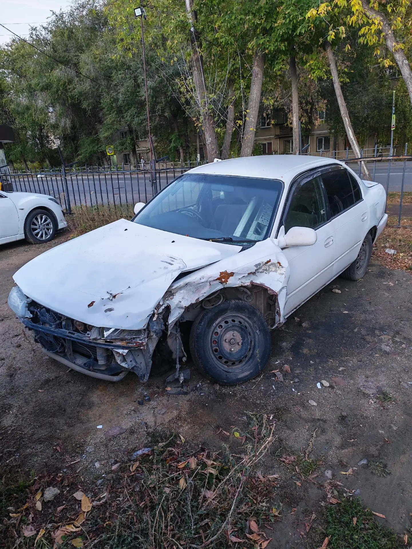 Королла АЕ100, 91г АКПП ( после аварии возможно осталась целая, корпус от удара немного...