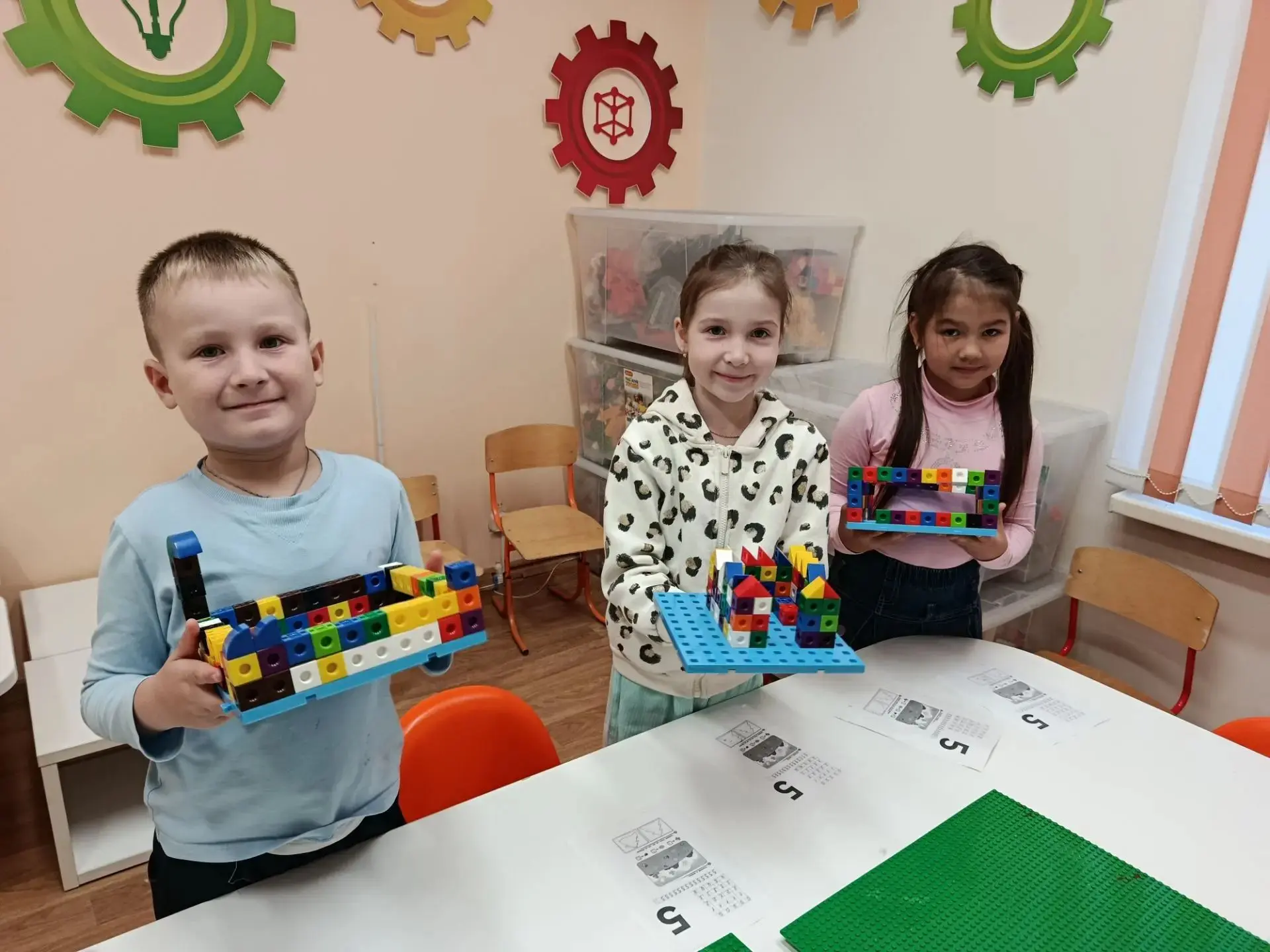 С началом нового учебного года вновь распахнул двери кружок дополнительного образования...