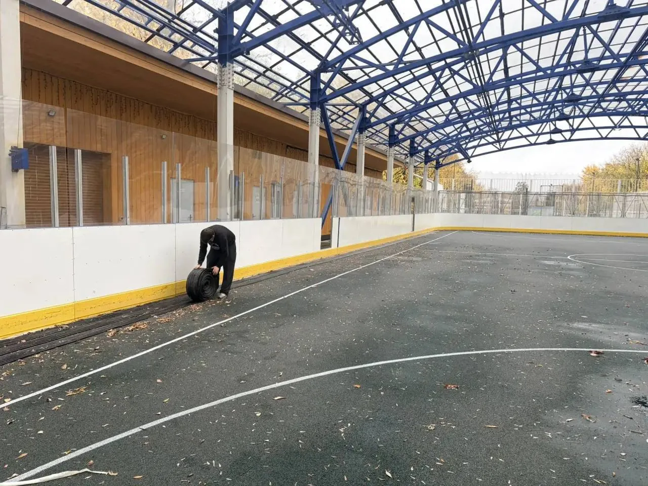 ⛸В парке Яуза начали подготовку катков к зимнему сезону