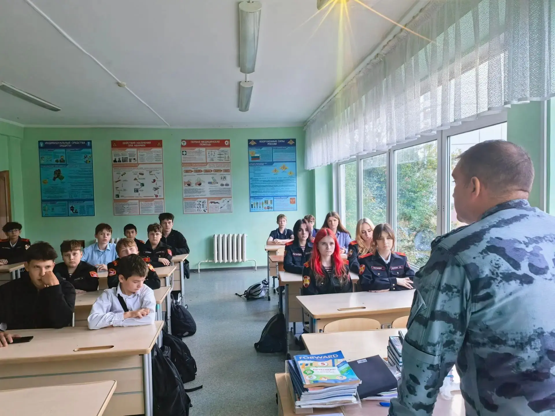 В гимназии №22 состоялась встреча кадетского отряда с сотрудниками ОМОН. Мероприятие пр...