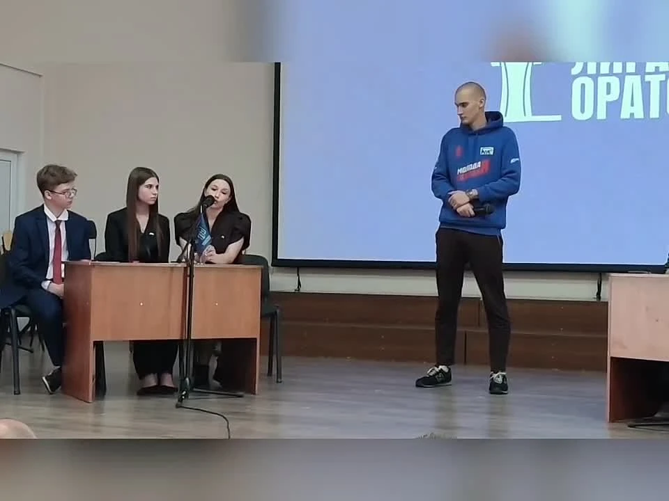 🇷🇺 В Торезе прошел муниципальный этап турнира «Лига ораторов»