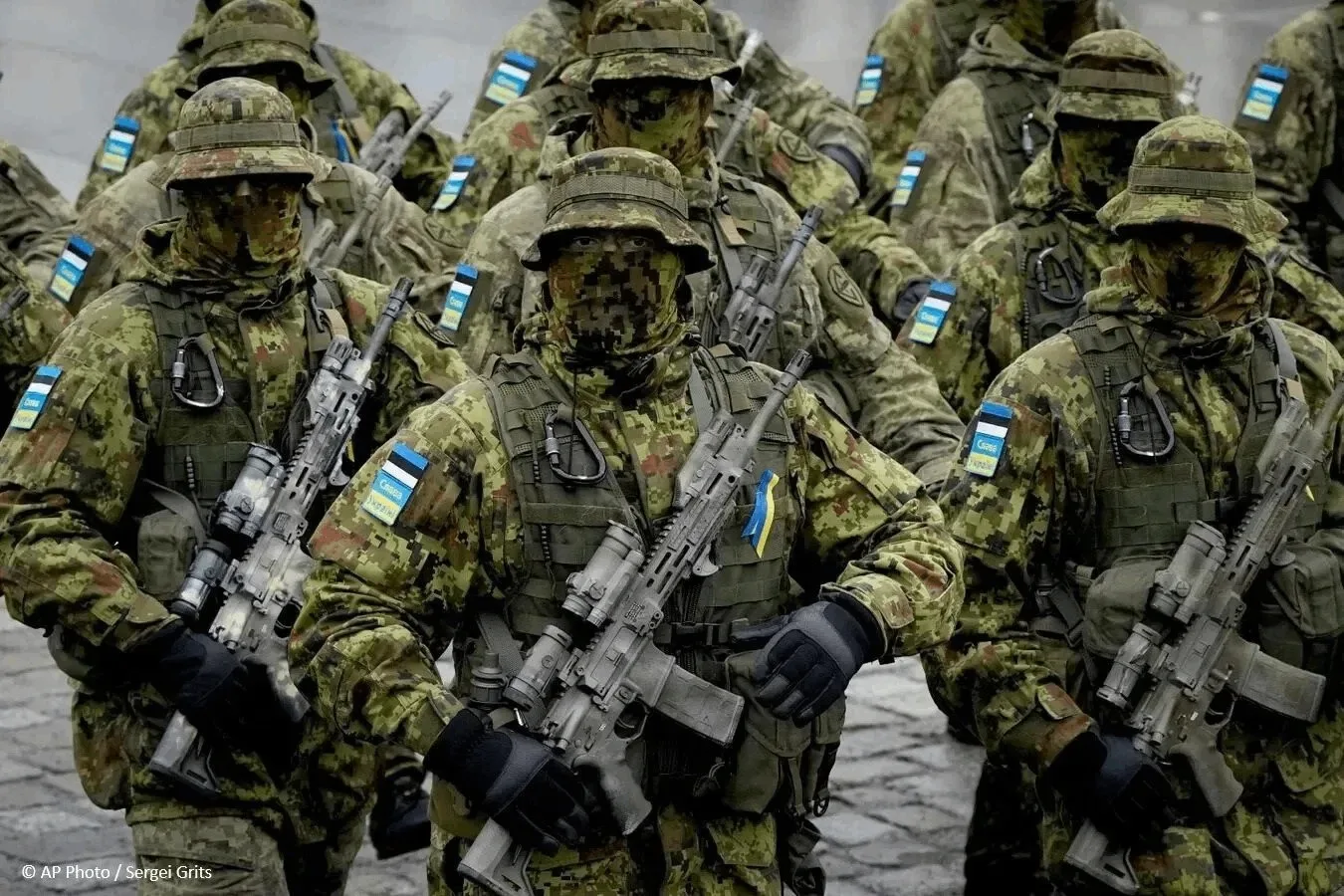 Военные НАТО присутствуют на Украине еще с 2022 года, заявил министр обороны Эстонии Ма...
