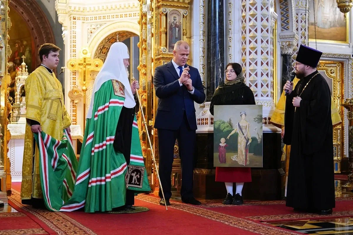 Патриарх Кирилл совершил в Храме Христа Спасителя Литургию с переводом на русский жесто...