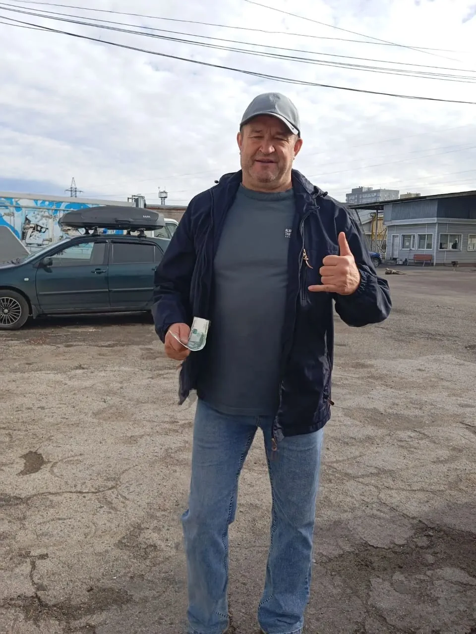 Олег доставил вторсырьё и передал вклад в копилку бойцов! Благодарим!🙏🫂🇷🇺