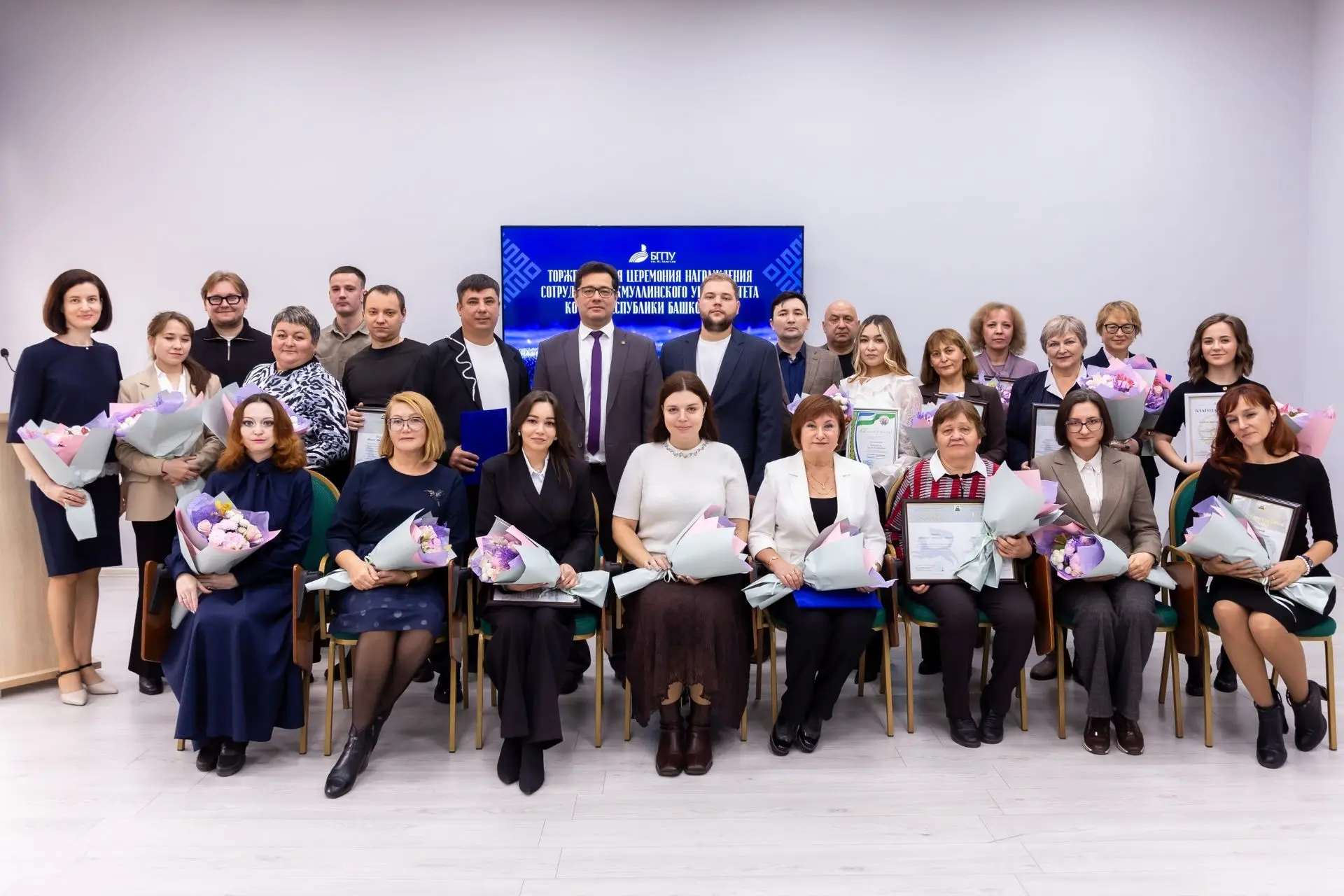⭐ В преддверии Дня Республики сотрудники Акмуллинского университета получили награды