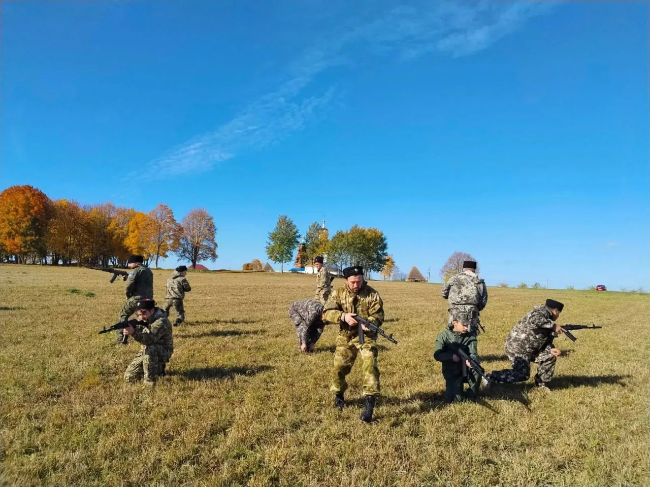⚡️ Мужчины, не знающие о существовании военкомата, проводят свой досуг в поле