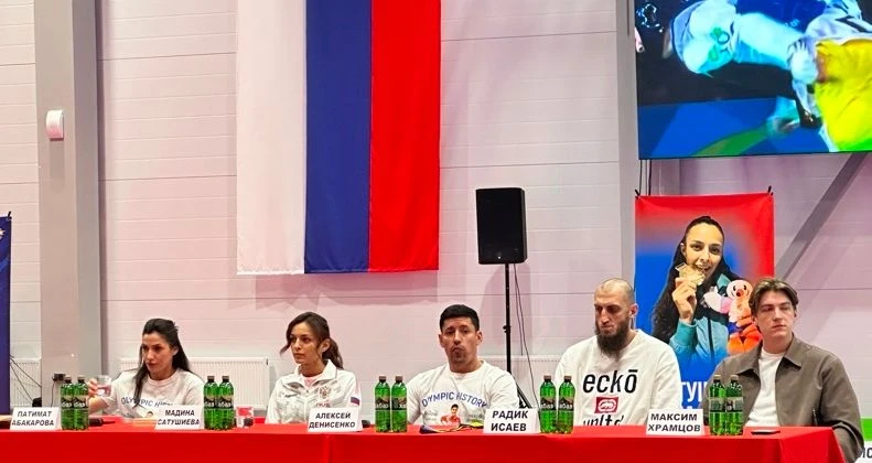 Олимпийские чемпионы поделились опытом с молодыми тхэквондистами