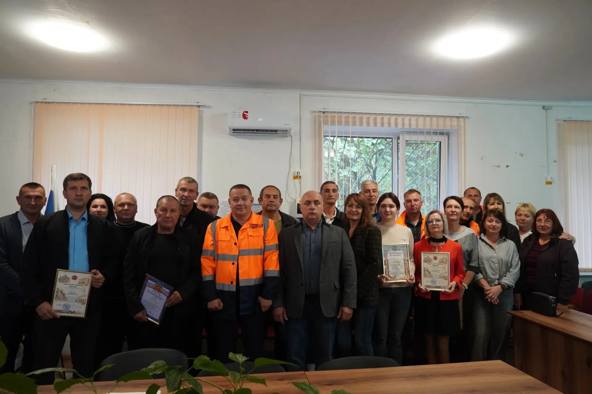 ✅Заместитель главы администрации Олег Шевченко посетил керченский ДРСУ АО «Крымавтодор»...
