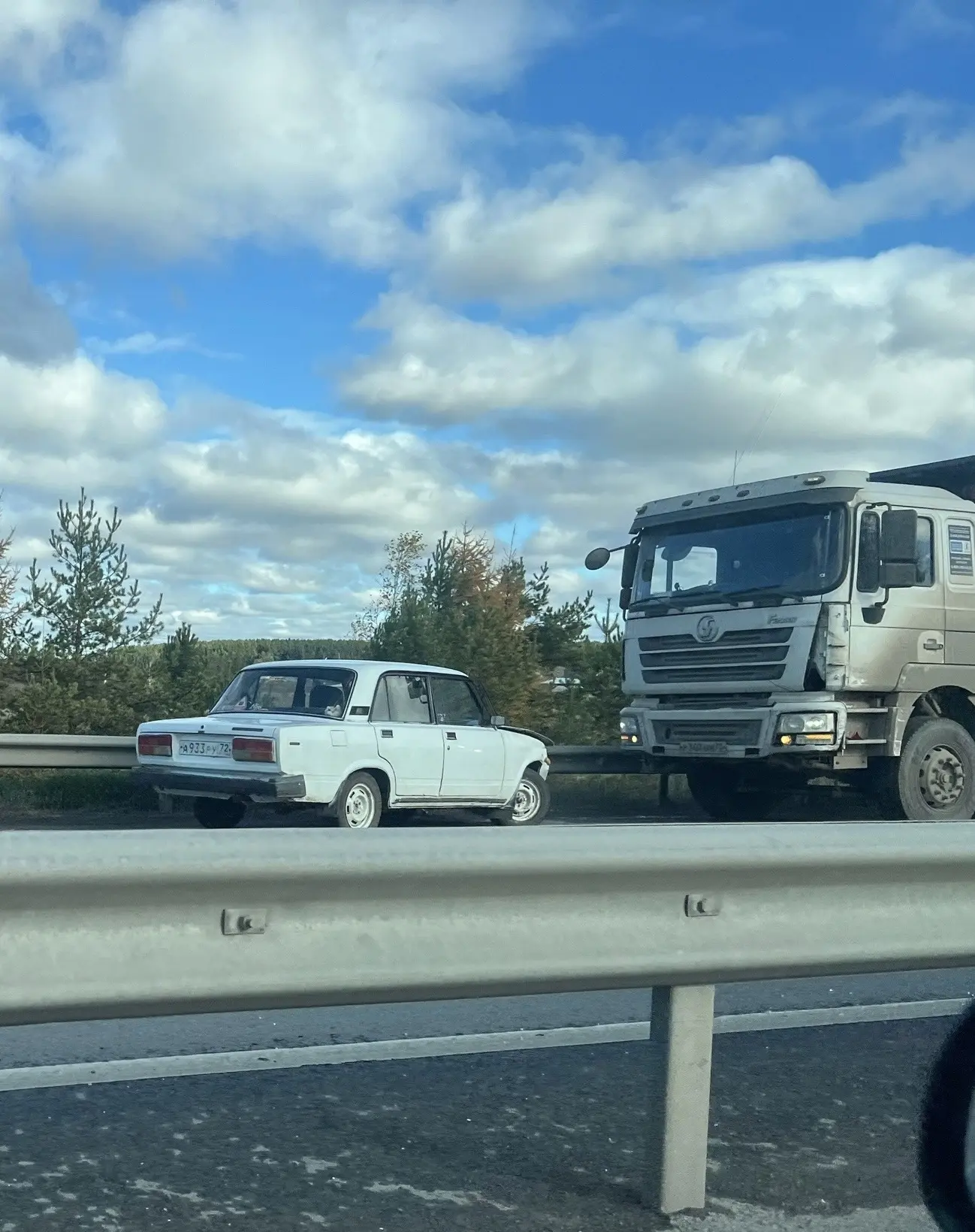 Авария на трассе, возле поворота на Талицу. Жигули развернуло. Водители, будьте осторож...