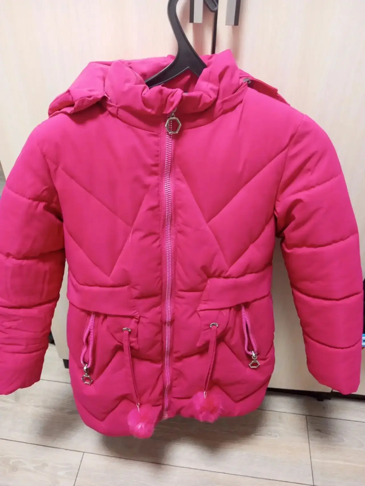 Продам куртку для девочки. Цена 500р