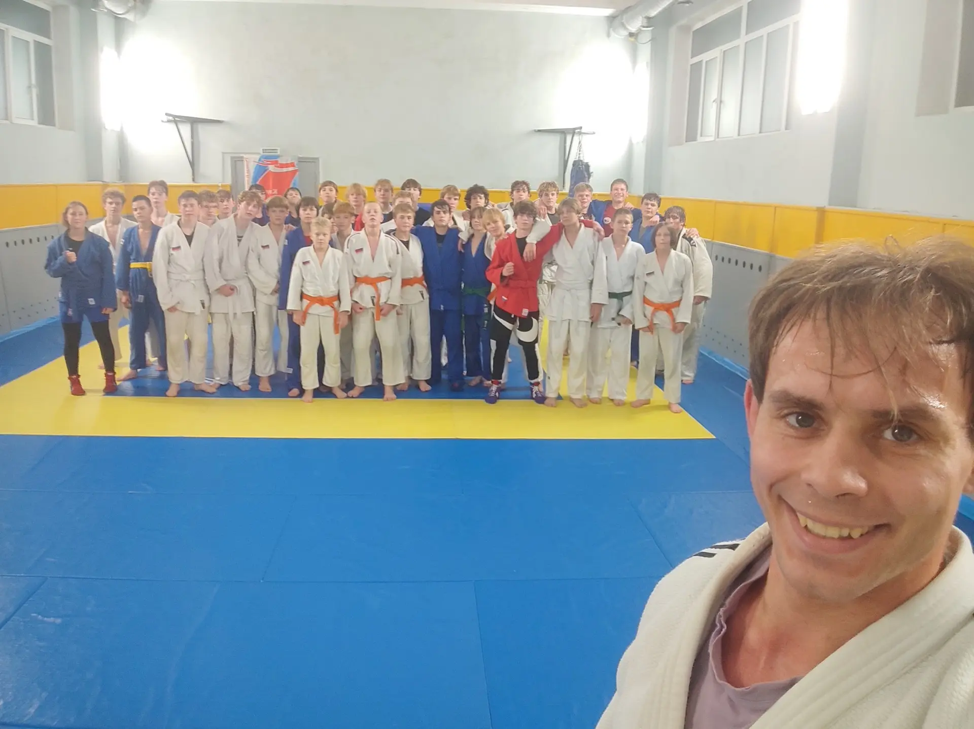 ТРЕНИРОВКИ КЛУБА «ИСКРА» В САМОМ РАЗГАРЕ