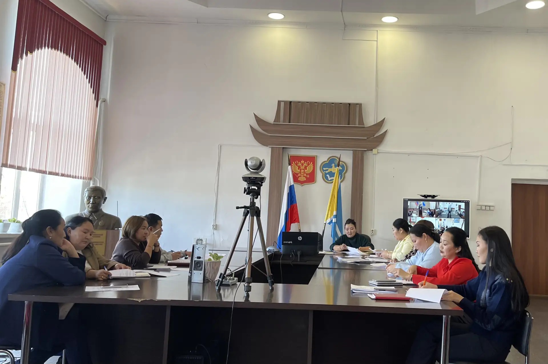 Вчера в актовом зале администрации Дзун-Хемчикского кожууна прошло очередное заседание ...