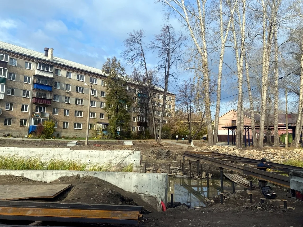 В центре Кыштыма продолжается благоустройство набережной – знакового места, которое ста...