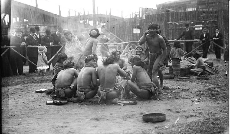 Филиппинское племя бонток в “Человеческом зоопарке“. Нью Йорк, 1905 год.